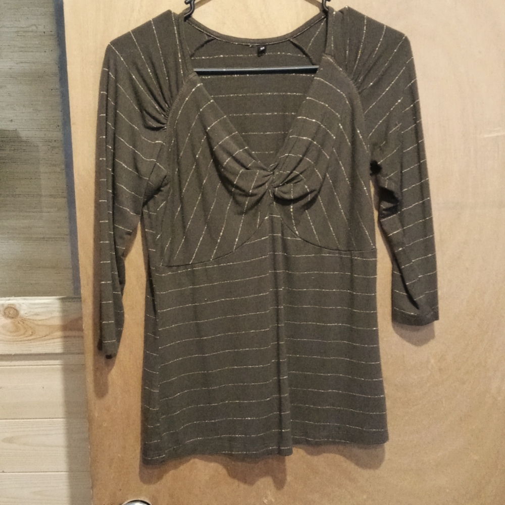 Fitted Bust Brown 3/4 Sleeve Tee with Sparkling Gold Stripes Size M T-shirt Top